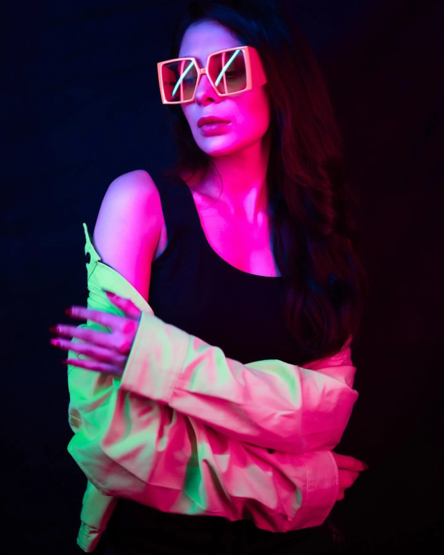 Neon Light Photography Dubai – Modern Studio Portraits with Cinematic Glow & Mood