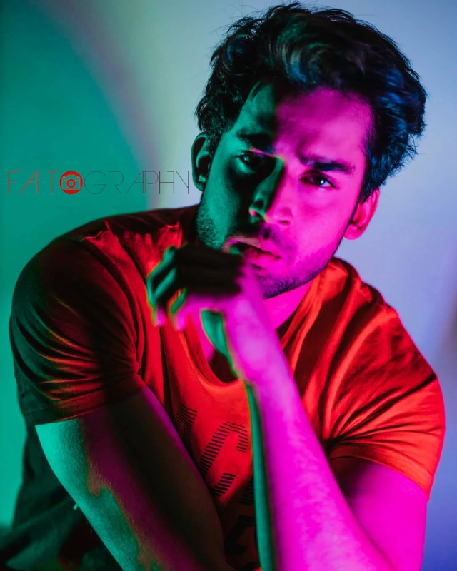 Neon Light Photography Dubai – Modern Studio Portraits with Cinematic Glow & Mood