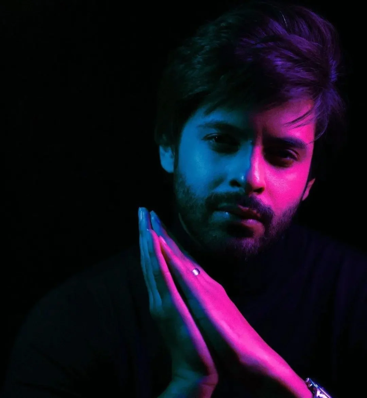 Neon Light Photography Dubai – Modern Studio Portraits with Cinematic Glow & Mood