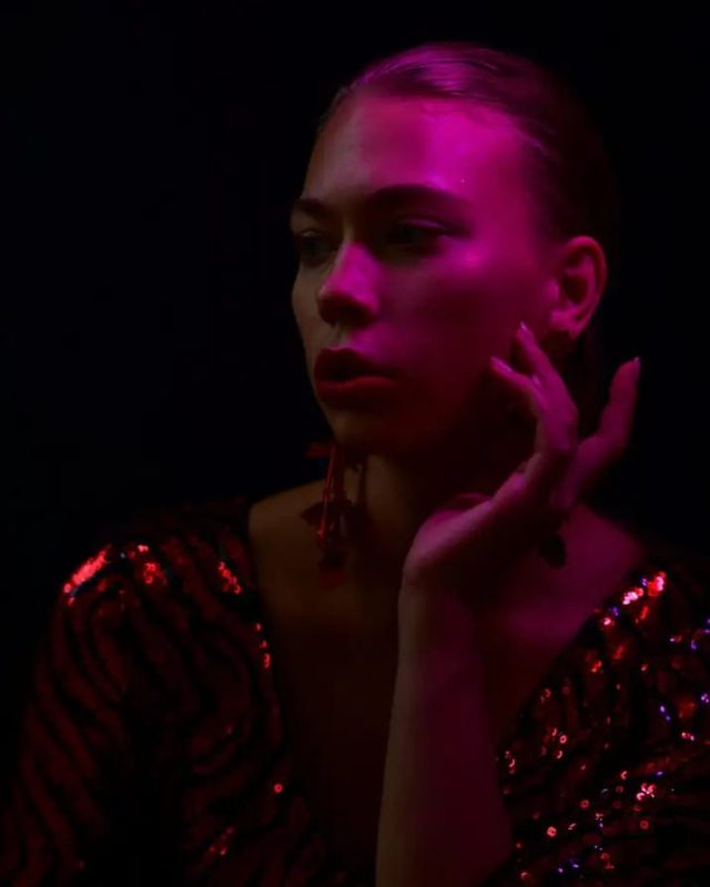 Neon Light Photography Dubai – Modern Studio Portraits with Cinematic Glow & Mood
