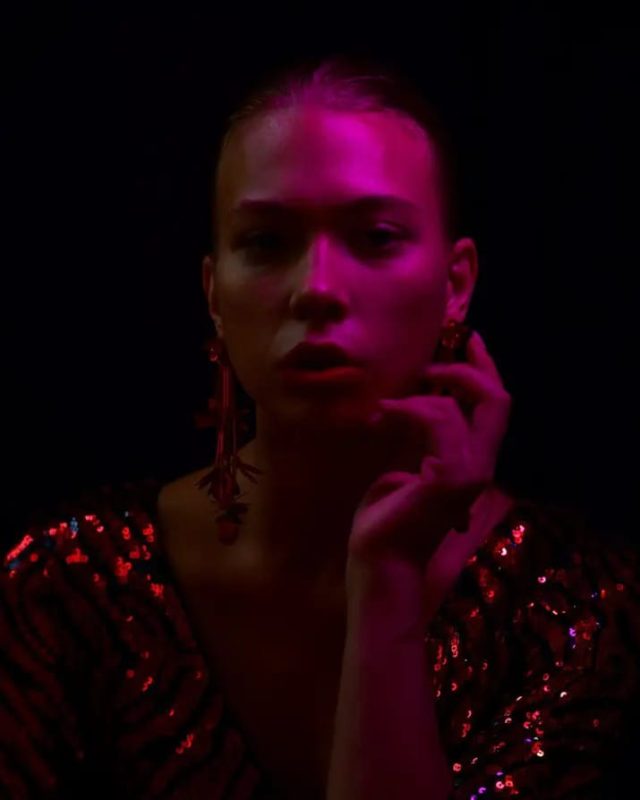 Neon Light Photography Dubai – Modern Studio Portraits with Cinematic Glow & Mood