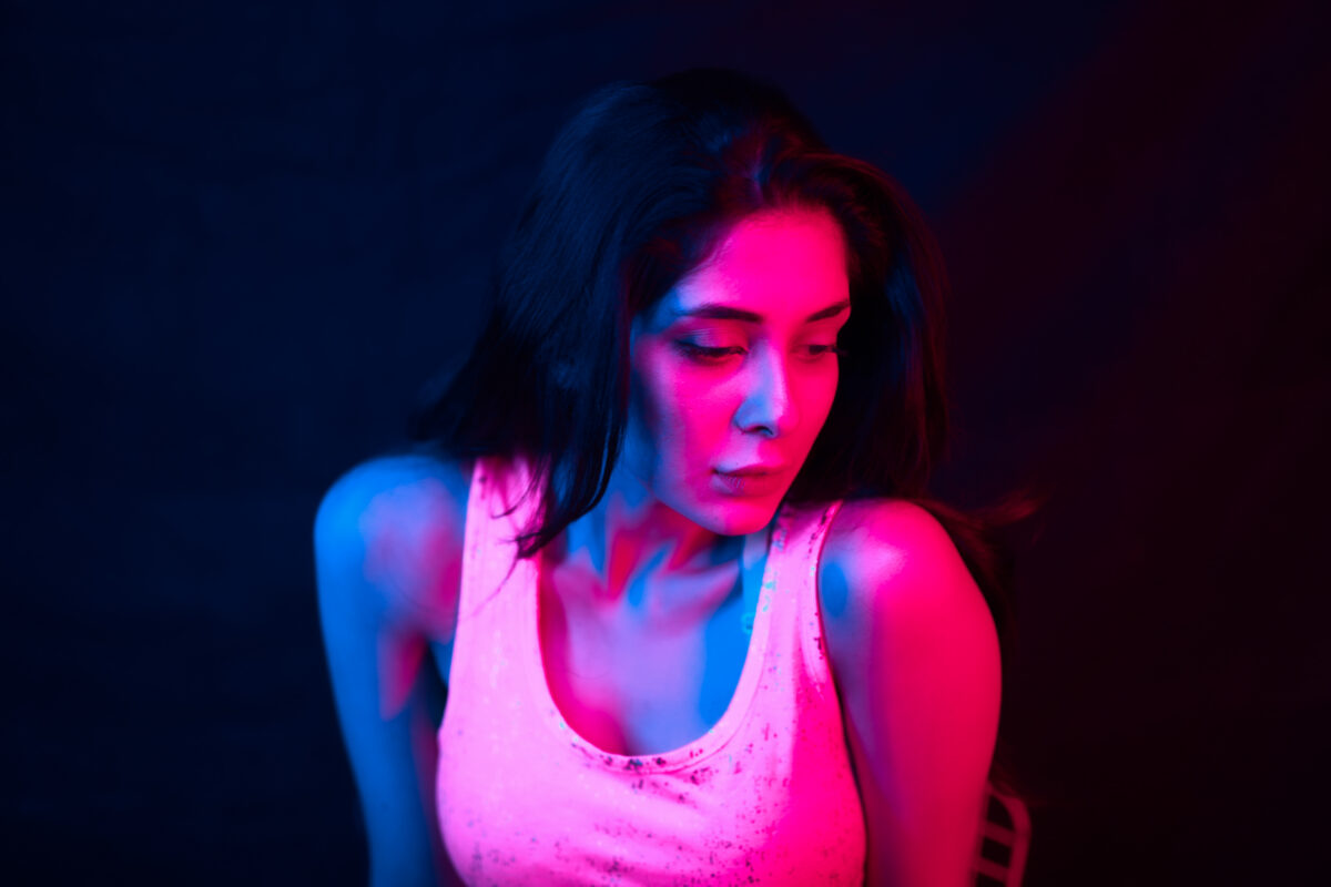 Neon Light Photography Dubai – Modern Studio Portraits with Cinematic Glow & Mood