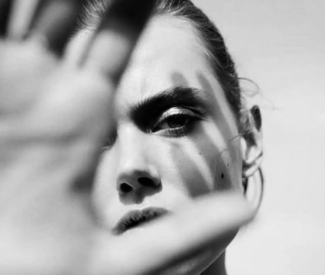 Elegant Black and White Photoshoot Dubai – Professional Portraits by Fatography Studio