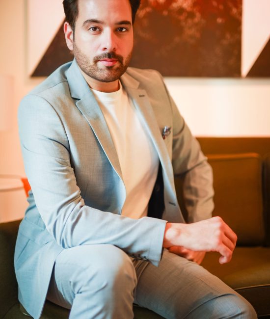 Corporate Headshot Photographer Dubai – Elegant, Sharp & Confident Business Portraits
