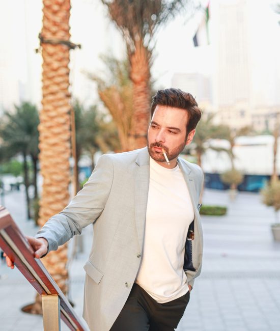 Corporate Headshot Photographer Dubai – Elegant, Sharp & Confident Business Portraits