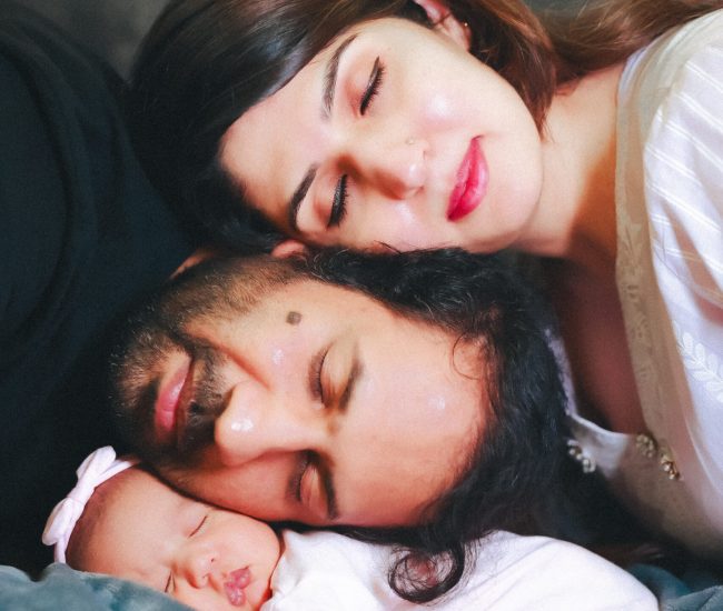 Studio Maternity Photography Dubai – Professional Female Photographer for Your Comfort