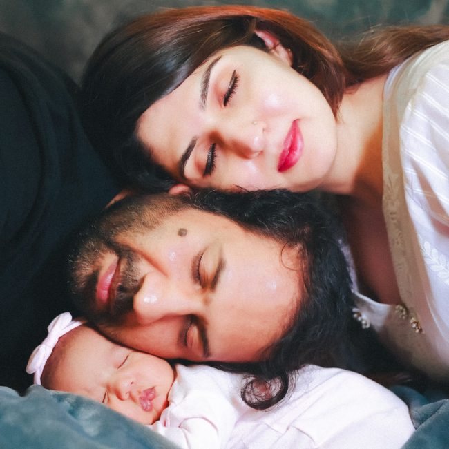 Studio Maternity Photography Dubai – Professional Female Photographer for Your Comfort