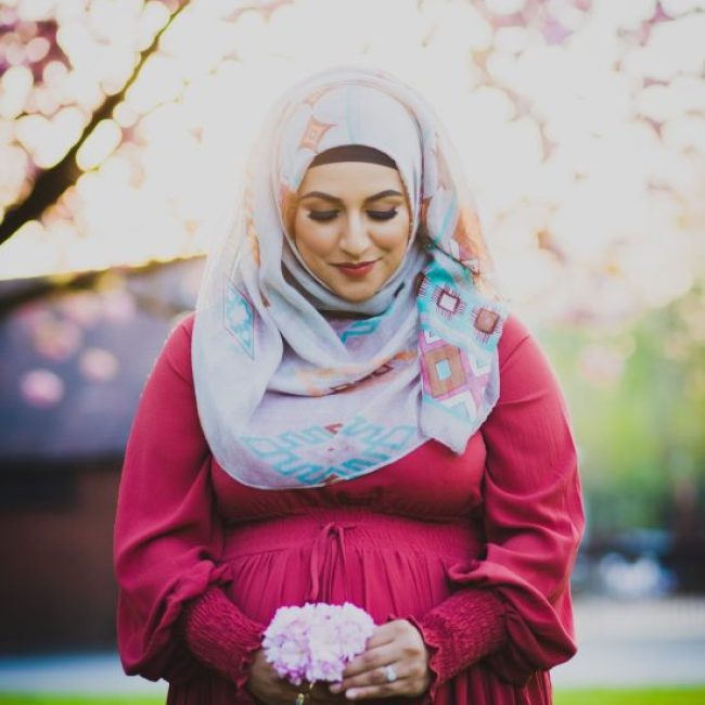 Studio Maternity Photography Dubai – Professional Female Photographer for Your Comfort