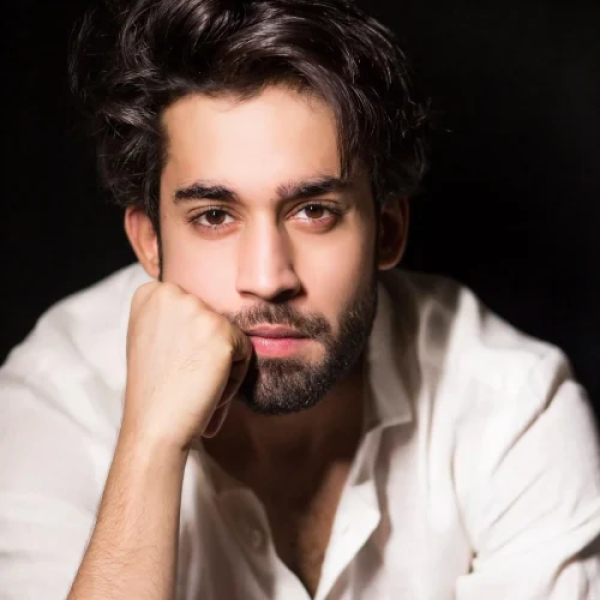 Bilal Abbas Studio Photoshoot Dubai – Creative, Elegant & Magazine-Style Portraits by Fatography