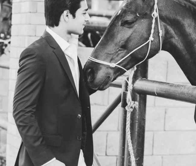 Dubai Black & White Photoshoot – Classic Monochrome Portraits That Tell Powerful Stories