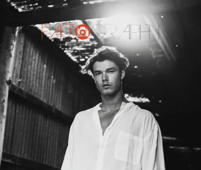 Elegant Black and White Photoshoot Dubai – Professional Portraits by Fatography Studio