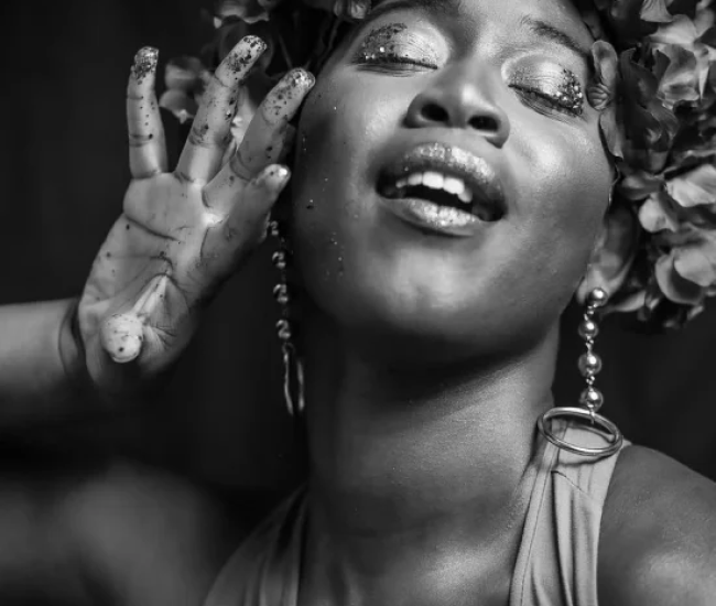 Elegant Black and White Photoshoot Dubai – Professional Portraits by Fatography Studio