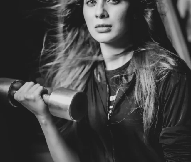Elegant Black and White Photoshoot Dubai – Professional Portraits by Fatography Studio