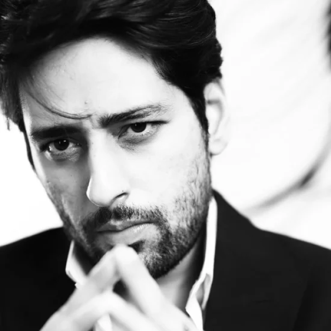 Elegant Black and White Photoshoot Dubai – Professional Portraits by Fatography Studio