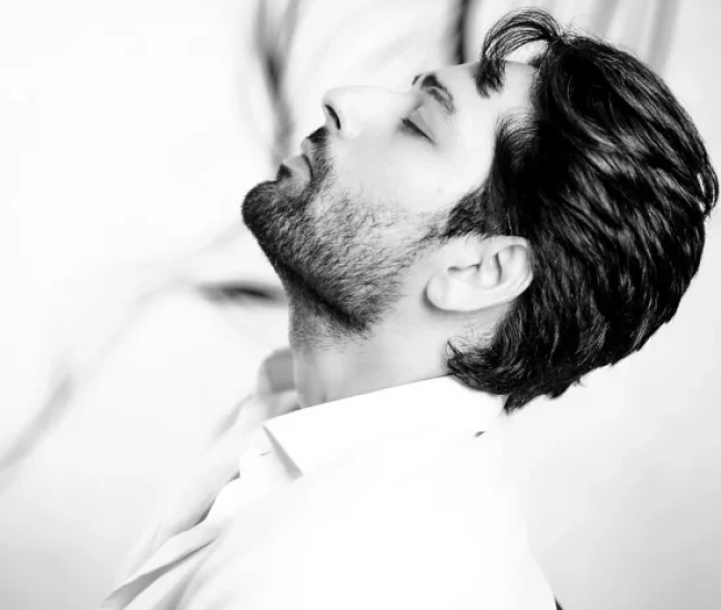 Elegant Black and White Photoshoot Dubai – Professional Portraits by Fatography Studio