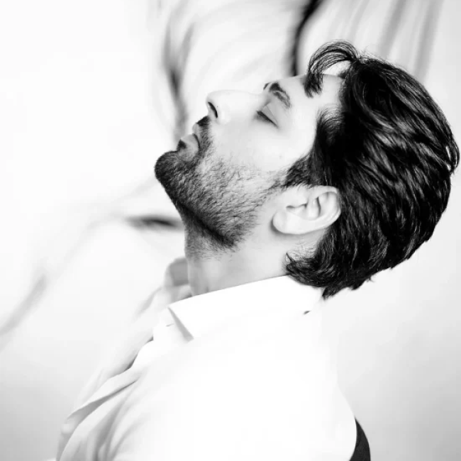 Elegant Black and White Photoshoot Dubai – Professional Portraits by Fatography Studio