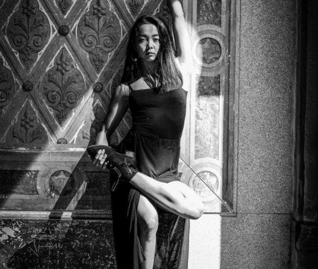 Elegant Black and White Photoshoot Dubai – Professional Portraits by Fatography Studio