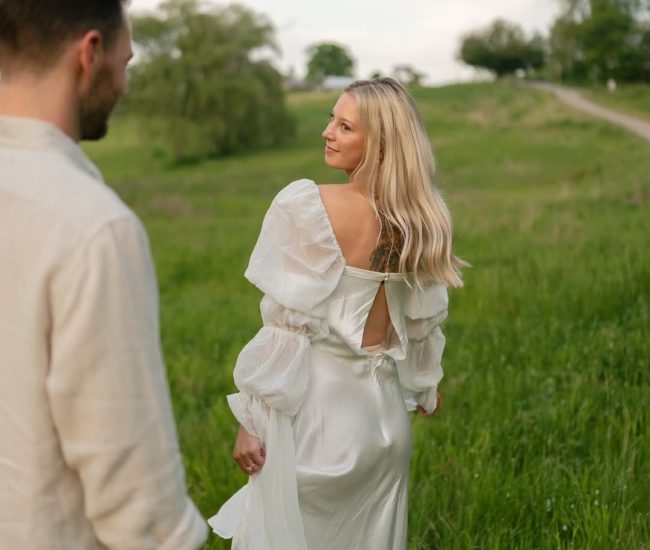 Couple sitting on the grass in a natural green park during a Fatography pre wedding shoot.