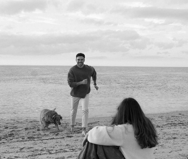 Couple enjoying a bookstore shoot in a Fatography pre wedding session.