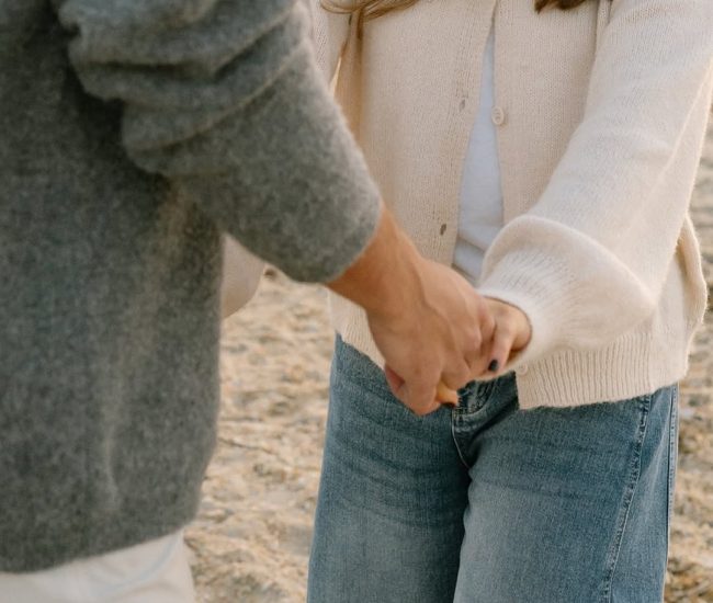 Bride and groom kissing during a Fatography pre wedding photoshoot