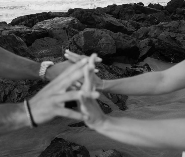 Picnic style pre wedding shoot by Fatography photography