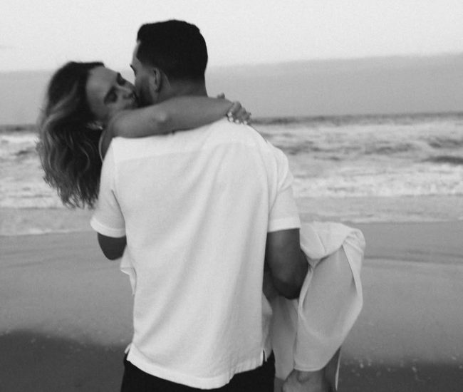 Romantic waterfall photoshoot during a Fatography pre wedding session.